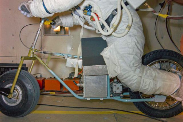 Czy marzenie o jeżdżeniu motocyklem po Księżycu ma szansę na realizację?