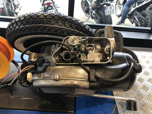 Renowacja youngtimerowego skutera VESPA PX 125 z 1985 roku [koszty, trudy, opis, cena]