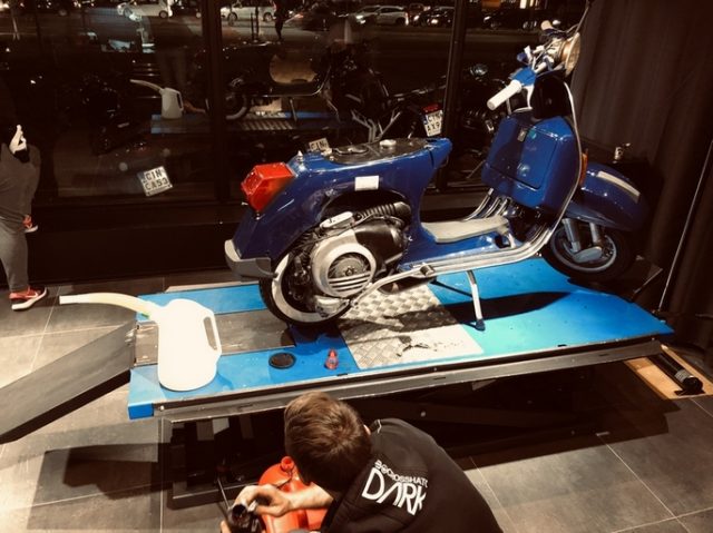 Renowacja youngtimerowego skutera VESPA PX 125 z 1985 roku [koszty, trudy, opis, cena]