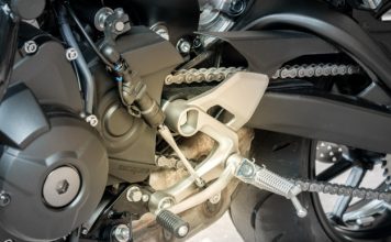zmiana biegów w motocyklu bez sprzegła quickshifter blipper