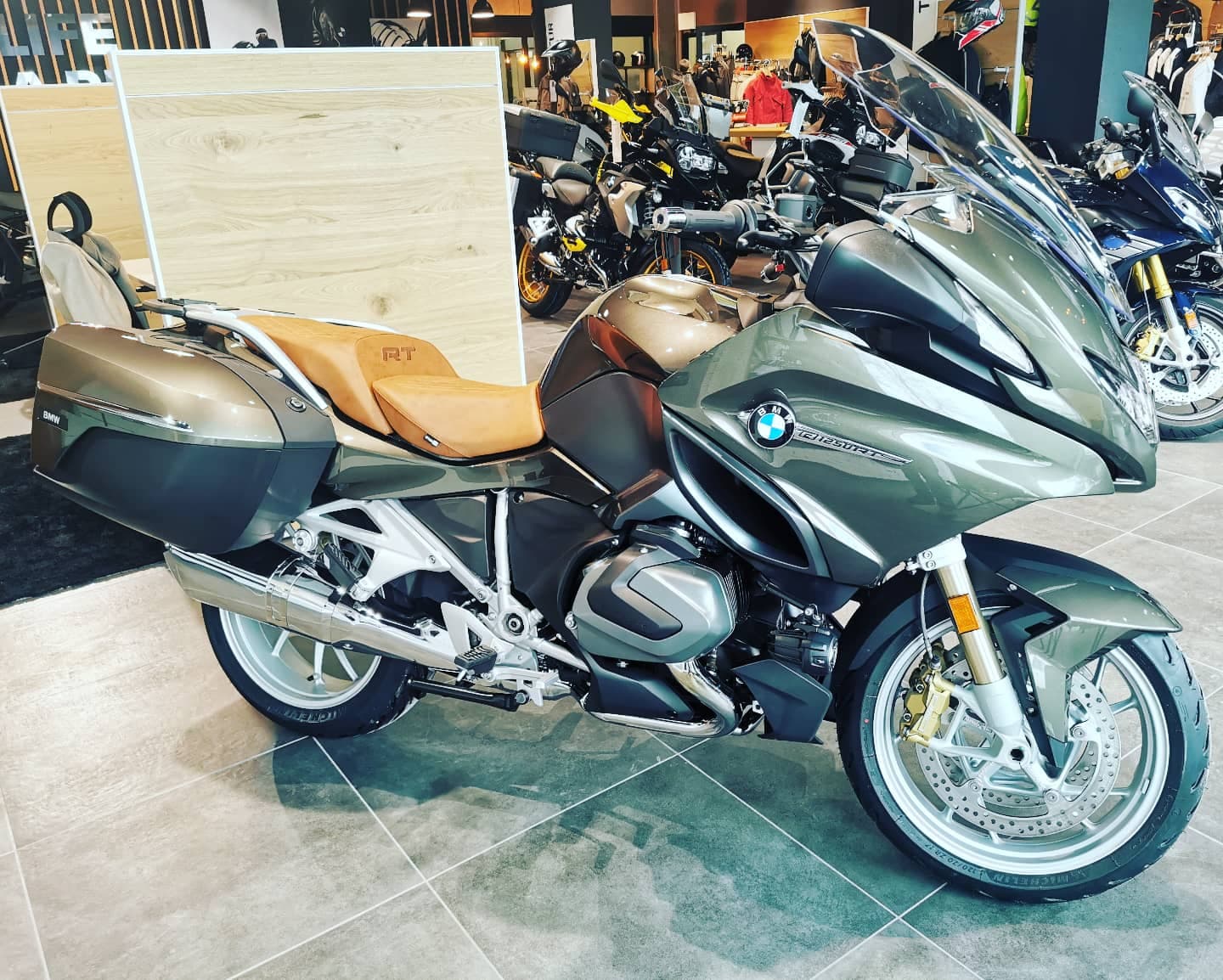 BMW R1250RT 2021 - elektroniczny majstersztyk [zmiany, dane techniczne ...