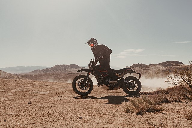 Desert Sled Fasthouse: limitowana edycja Ducati Scrambler z okazji zwycięstwa w wyścigu Mint 400