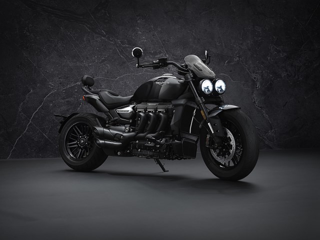 Nowy Triumph Rocket 3 R Black i GT Triple Black – limitowane wersje na 2021 rok