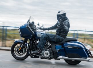 Przydatne akcesoria motocyklowe nie tylko wczesną wiosną  typów na jazdę w zimne dni