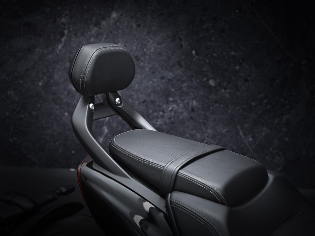 Nowy Triumph Rocket 3 R Black i GT Triple Black – limitowane wersje na 2021 rok