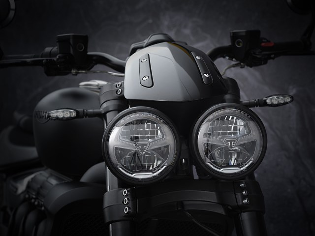 Nowy Triumph Rocket 3 R Black i GT Triple Black – limitowane wersje na 2021 rok