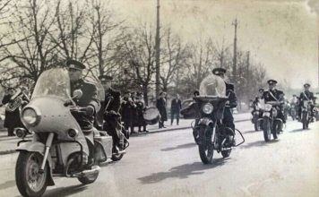 Ural M radziecki motocykl z koszem