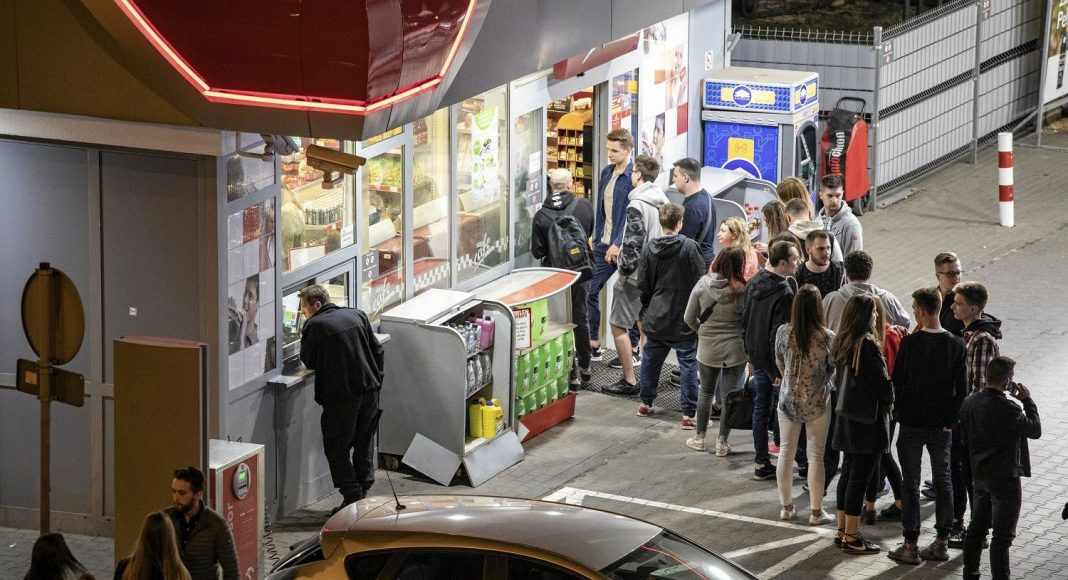 stacja paliw kolejka zakaz sprzedaży alkoholu