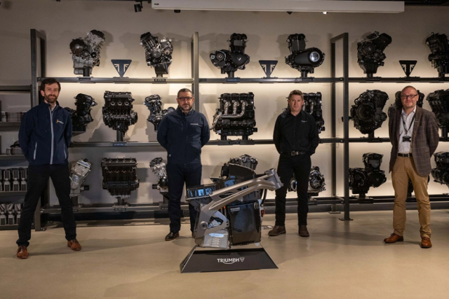 Triumph TE-1 – rewolucyjny motocykl elektryczny o fenomenalnych osiągach, technologii z formuły E i krótkim czasie ładowania