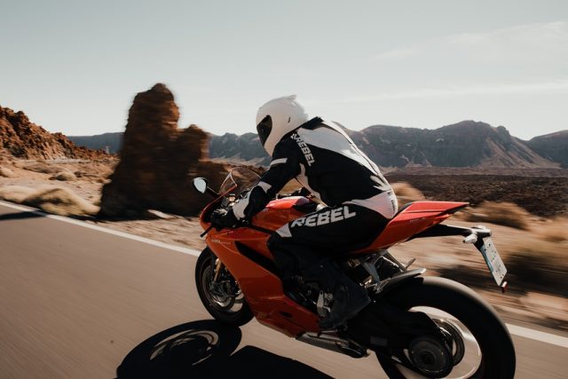 Fighter i Rebel – możemy być z nich dumni! Dwa polskie kombinezony motocyklowe Rebelhorna o światowej jakości!