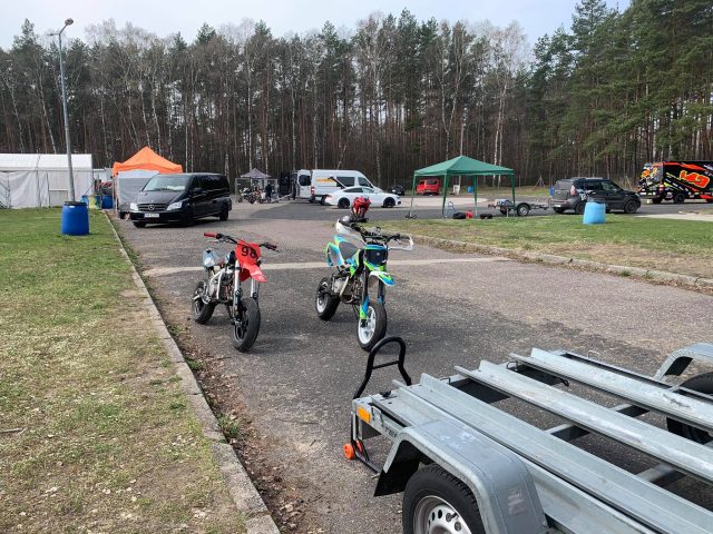 Pit Bike, czyli czy z dziecięcego rowerka z silnikiem można zrobić motocykl dla prawdziwego chłopa? [FELIETON]