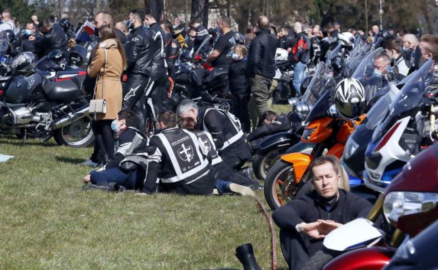 Zlot motocyklowy na Jasnej G&oacute;rze – wyraz wiary, buntu czy totalna głupota? [felieton, komentarz]