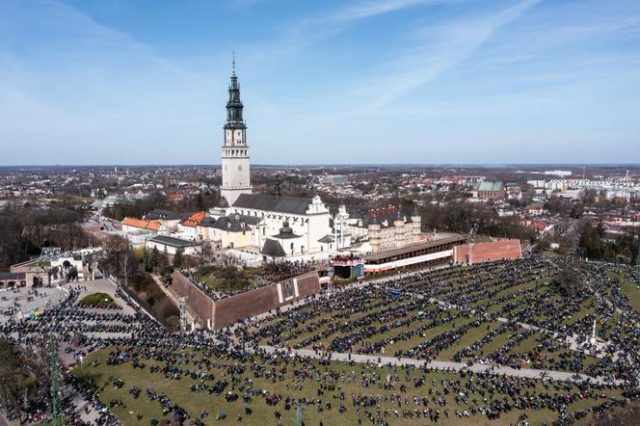 Zlot motocyklowy na Jasnej G&oacute;rze – wyraz wiary, buntu czy totalna głupota? [felieton, komentarz]