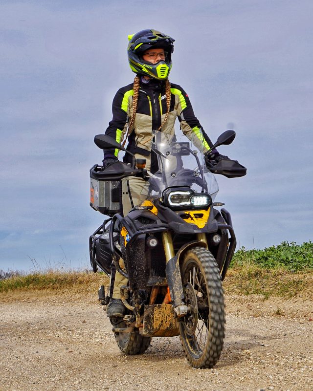 Monika z Moto Hero – o wyprawach na motocyklu, wyjazdach na wsch&oacute;d, problemach i po co trzymać tampony na wierzchu w kufrze? [WYWIAD]