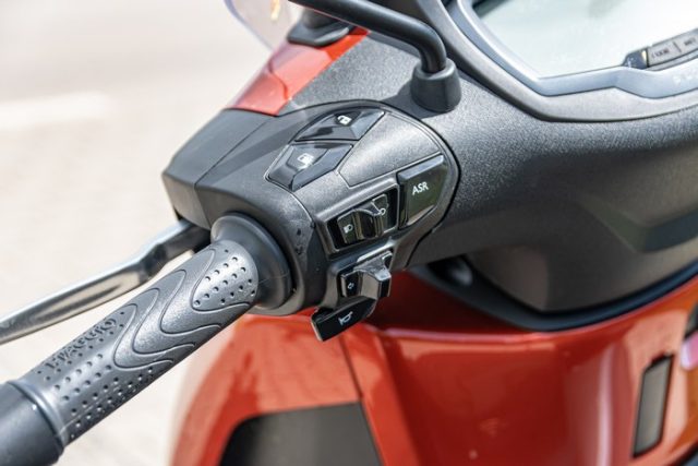 Piaggio Beverly 400 S 2022 &ndash; włoski design i sportowy charakter [test, opinia, recenzja, dane techniczne, spalanie]