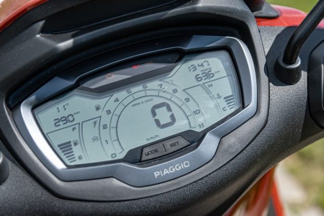 Piaggio Beverly 400 S 2022 &ndash; włoski design i sportowy charakter [test, opinia, recenzja, dane techniczne, spalanie]
