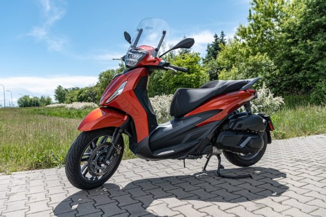 Piaggio Beverly 400 S 2022 &ndash; włoski design i sportowy charakter [test, opinia, recenzja, dane techniczne, spalanie]