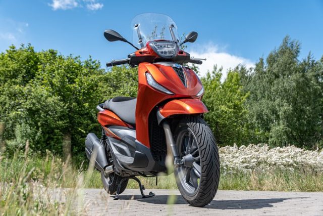 Piaggio Beverly 400 S 2022 &ndash; włoski design i sportowy charakter [test, opinia, recenzja, dane techniczne, spalanie]