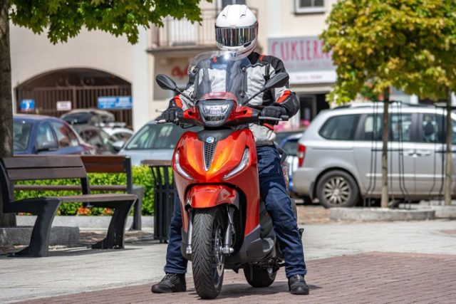 Piaggio Beverly 400 S 2022 &ndash; włoski design i sportowy charakter [test, opinia, recenzja, dane techniczne, spalanie]