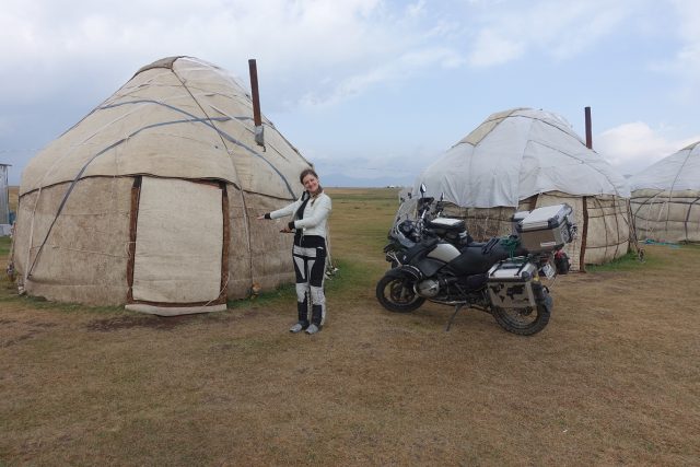 Monika z Moto Hero – o wyprawach na motocyklu, wyjazdach na wsch&oacute;d, problemach i po co trzymać tampony na wierzchu w kufrze? [WYWIAD]