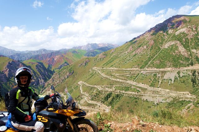 Monika z Moto Hero – o wyprawach na motocyklu, wyjazdach na wsch&oacute;d, problemach i po co trzymać tampony na wierzchu w kufrze? [WYWIAD]