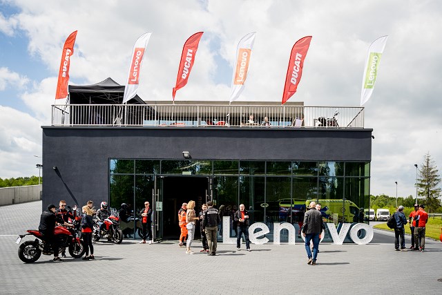 Monster Attack w Mszczonowie, czyli nowe Ducati napędzane przez Lenovo [testowe pierwsze wrażenia]