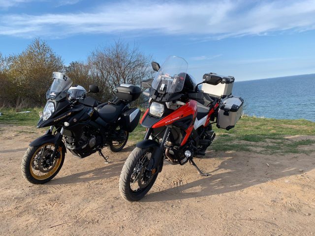 Walka Goliata z Dawidem? Suzuki V-Strom 1050/XT Travel Pack vs Suzuki V-Strom 650/XT Travel Pack [por&oacute;wnanie modeli, test, opinia]