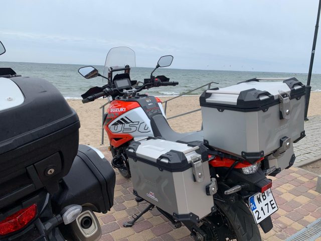 Walka Goliata z Dawidem? Suzuki V-Strom 1050/XT Travel Pack vs Suzuki V-Strom 650/XT Travel Pack [por&oacute;wnanie modeli, test, opinia]