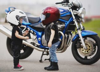 Czy przewożenie dziecka na motocyklu jest legalne Przepisy kodeksu drogowego