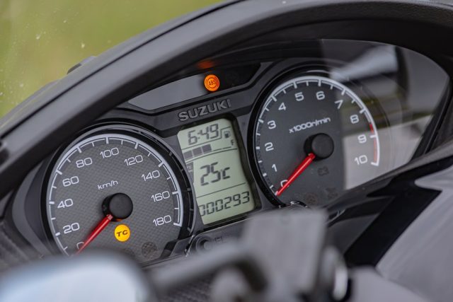 Nowoczesność niejedno ma imię &ndash; Suzuki Burgman 400 [test, opinia, recenzja, opis, dane techniczne, spalanie]