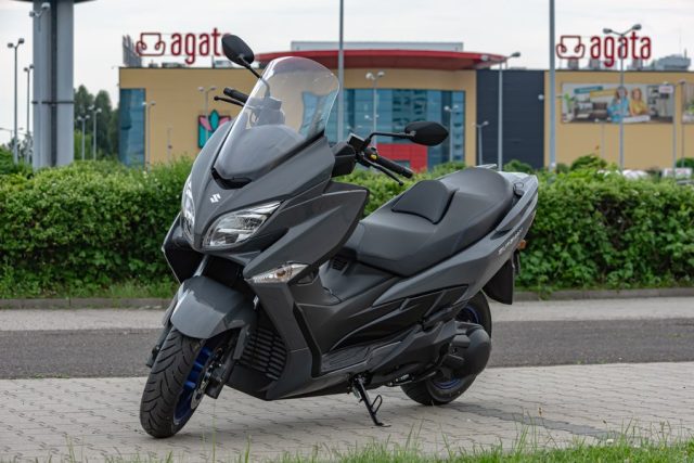 Nowoczesność niejedno ma imię &ndash; Suzuki Burgman 400 [test, opinia, recenzja, opis, dane techniczne, spalanie]