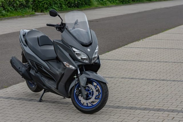 Nowoczesność niejedno ma imię &ndash; Suzuki Burgman 400 [test, opinia, recenzja, opis, dane techniczne, spalanie]