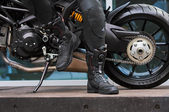 Jakie buty na motocykl w lato? Ranking trampek i kr&oacute;tkich but&oacute;w motocyklowych Shima [do 400, 500 i 600 zł]