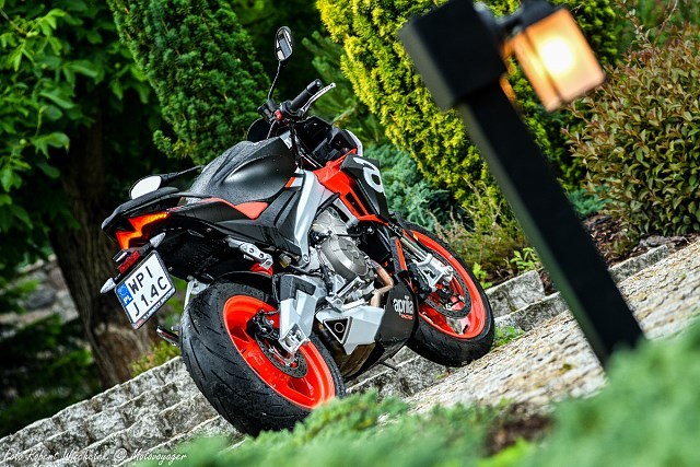 Aprilia Tuono   nowość dane techniczne cena opis test por&oacute;wnanie wady zalety
