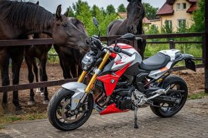 BMW F  R  dane techniczne test opis