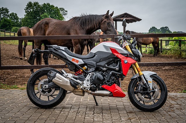 9 przepis&oacute;w na nakeda – wielki test por&oacute;wnawczy 2021 [Z900, F 900 R, MT-09, Trident, Monster, GSX-S 750, Duke 890 R, 752S, Tuono 660]