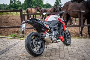BMW F  R  dane techniczne test opis