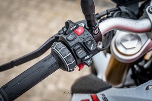 BMW F  R  dane techniczne test opis