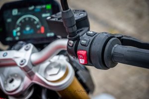 BMW F  R  dane techniczne test opis