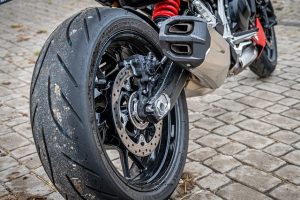 BMW F  R  dane techniczne test opis