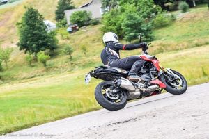 BMW F  R  dane techniczne test opis