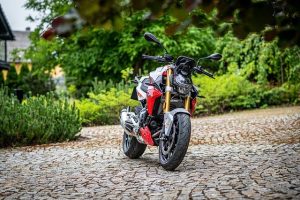 BMW F  R  dane techniczne test opis