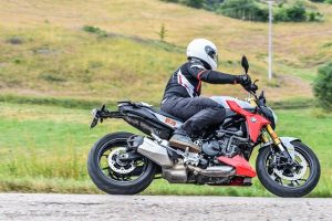 BMW F  R  dane techniczne test opis