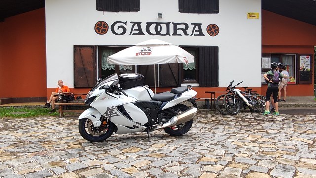 Nieznane miejsca na znanym terenie – Śląsk Cieszyński i Beskid Żywiecki motocyklem [Powered by Suzuki & Seca]
