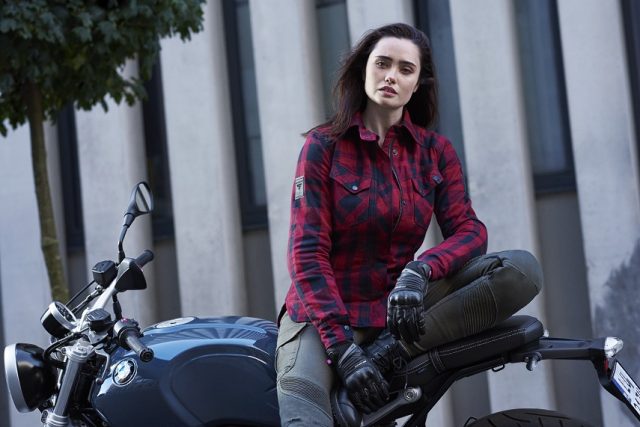 Wyr&oacute;żnij się z tłumu z koszulą RENEGADE LADY od SHIMY