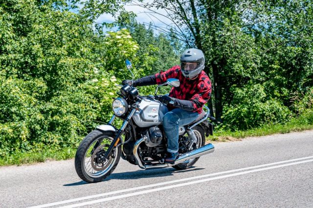 Gratka dla fan&oacute;w klasyki – Moto Guzzi V7 850 [dane techniczne, opis, recenzja, test, spalanie]