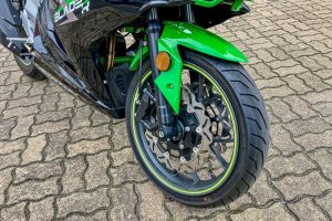 Sportowy duch 125-tki – test Bartona Blade-R [test, opinie, dane techniczne, wady]