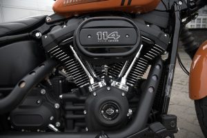Starcie stalowych nowości 2021 &ndash; Harley Davidson Street Bob vs Indian Super Chief Limited [test, opinie, dane techniczne]