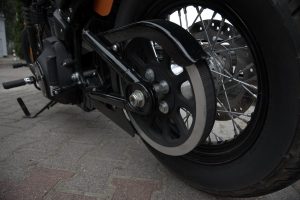 Starcie stalowych nowości 2021 &ndash; Harley Davidson Street Bob vs Indian Super Chief Limited [test, opinie, dane techniczne]