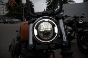 Starcie stalowych nowości 2021 &ndash; Harley Davidson Street Bob vs Indian Super Chief Limited [test, opinie, dane techniczne]